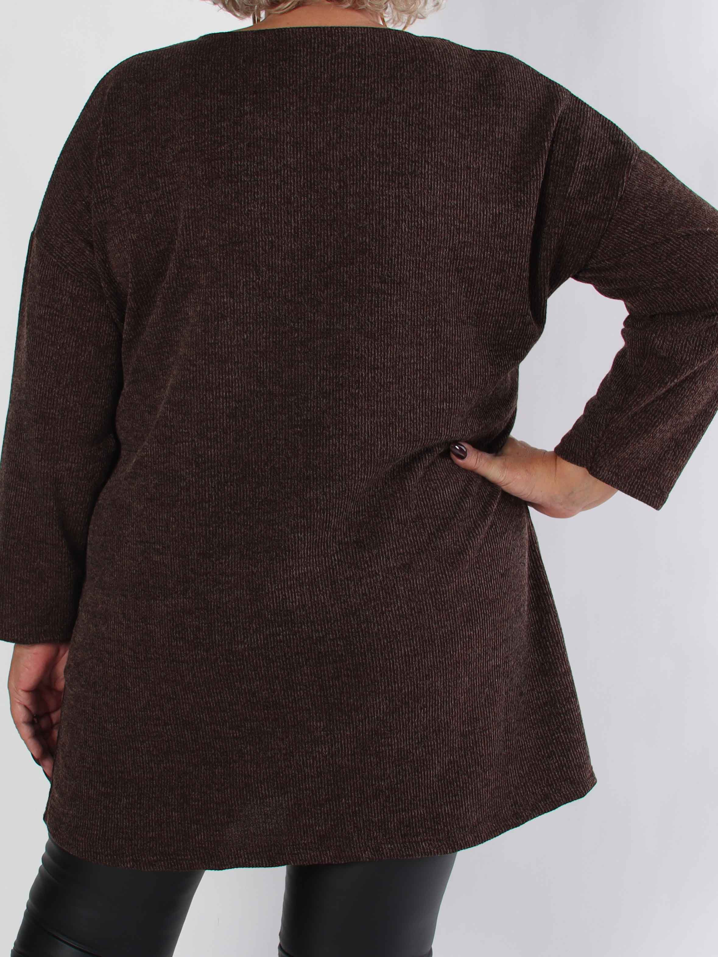 Jana - Let plus size strikkjole med similisten og perler på brystet